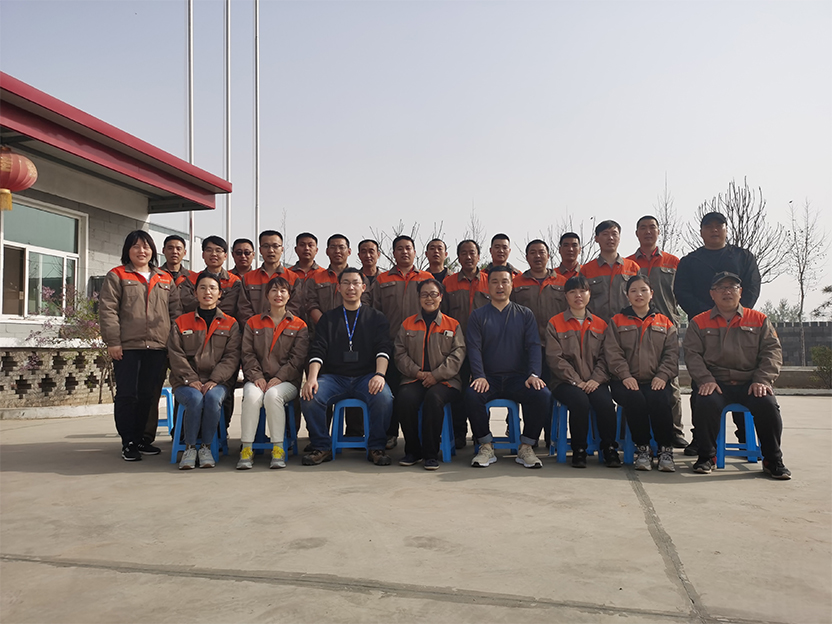 公司組織員工進(jìn)行安全知識(shí)培訓(xùn)